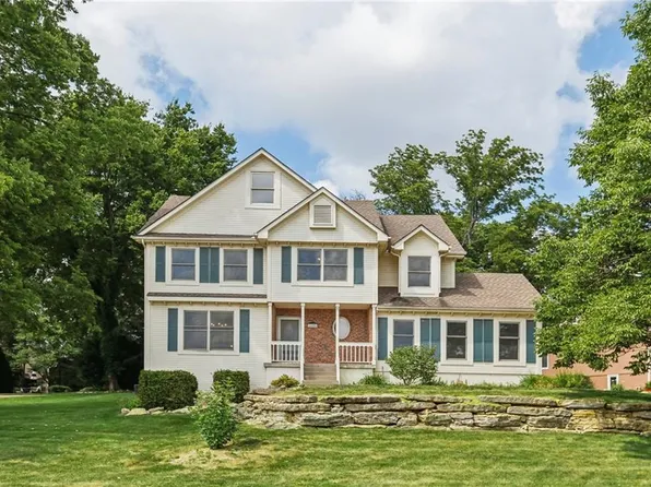 1609 SW Summit Valley Ln, Lees Summit, MO 64081