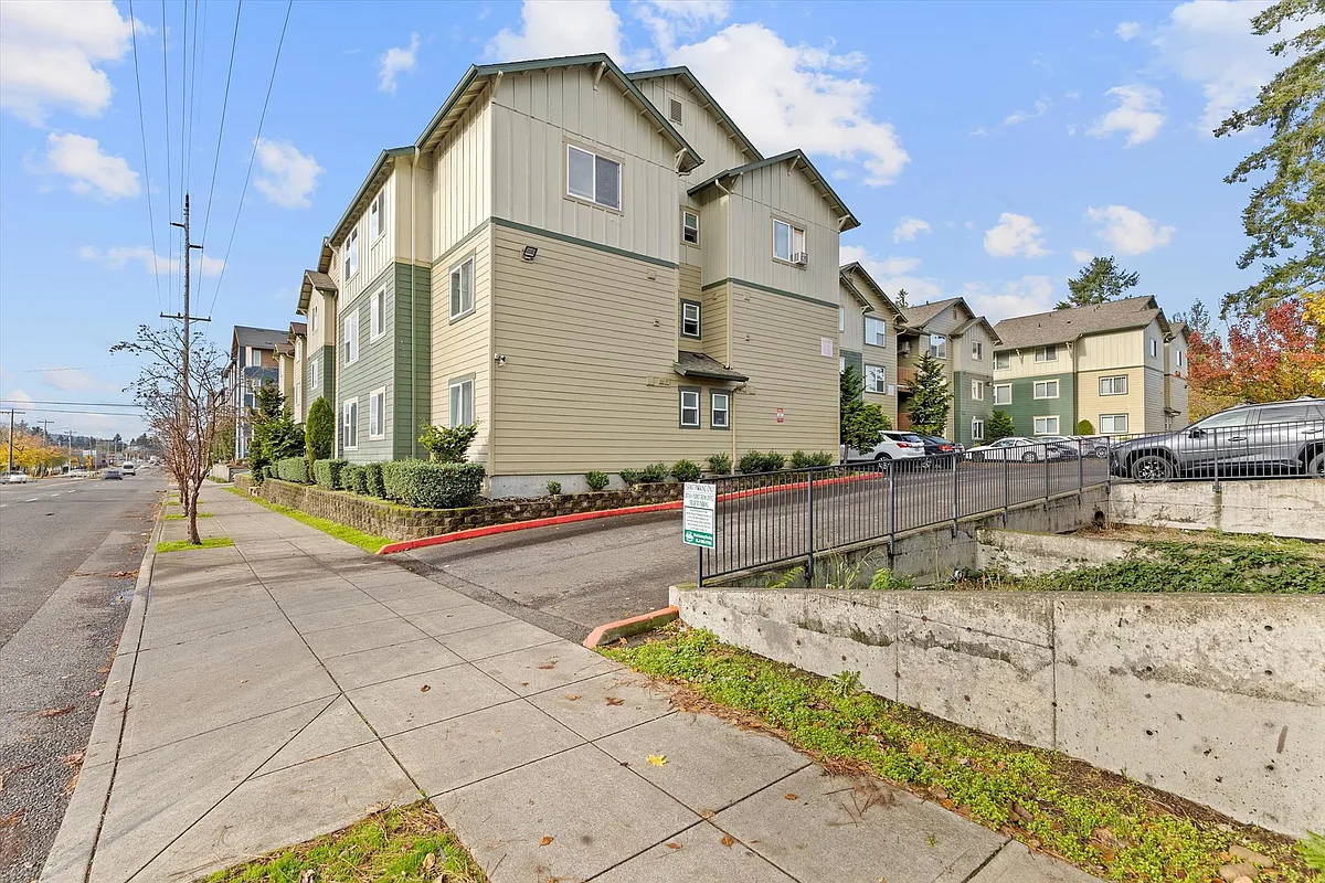 Building Photo - Stark Street Villa