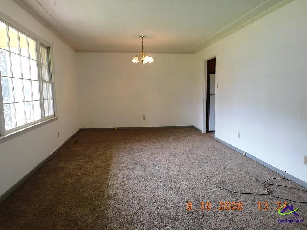 3 bed, 2.0 bath, 1432 sqft, $1,600 — Photo 2