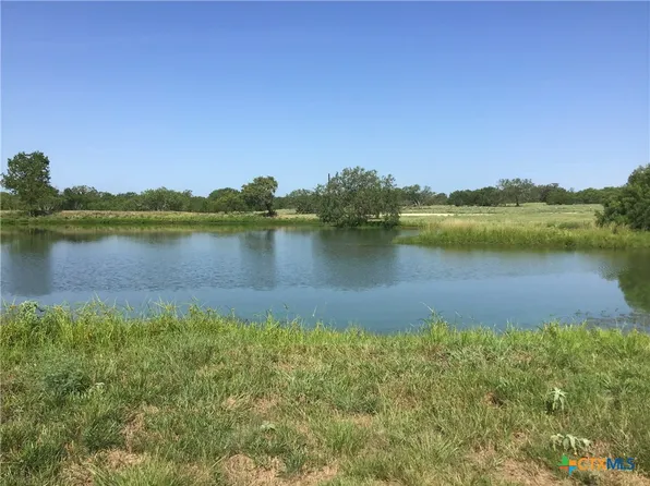 736 County Road 421, Waelder, TX 78959