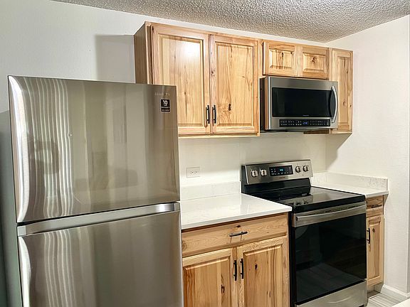 5th image of 2375 S Linden Ct