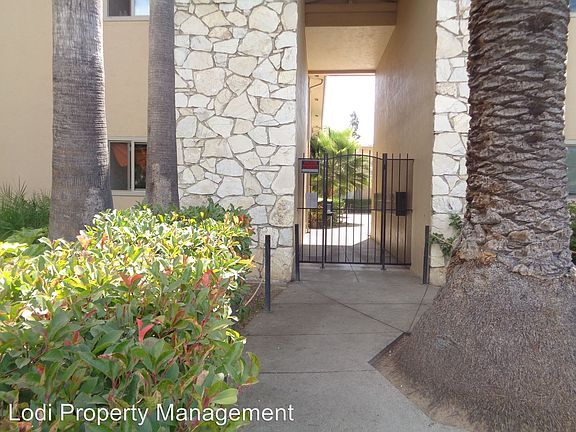 3rd image of 420 N Church St APT 207