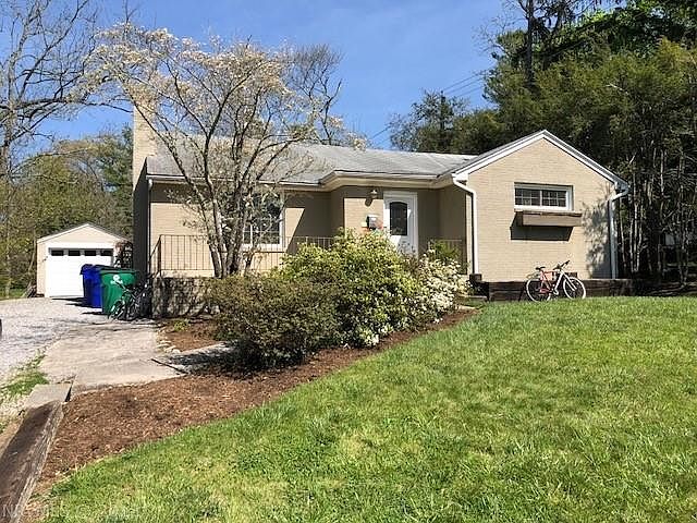 1st image of 304 Eakin St