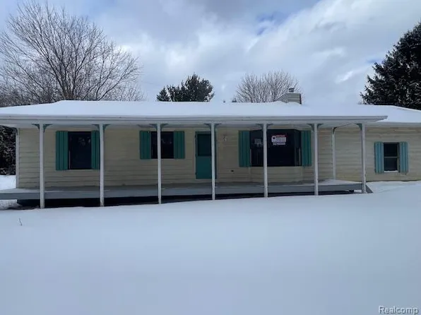 8630 Joey Dr, Pinckney, MI 48169