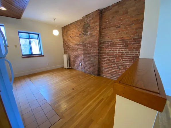210 Hemenway St APT 3C, Boston, MA 02115