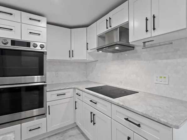 7 Darrow St, Worcester, MA 01606