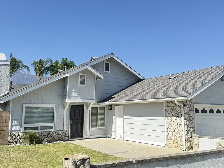 10260 Magnolia Ct — Photo 2