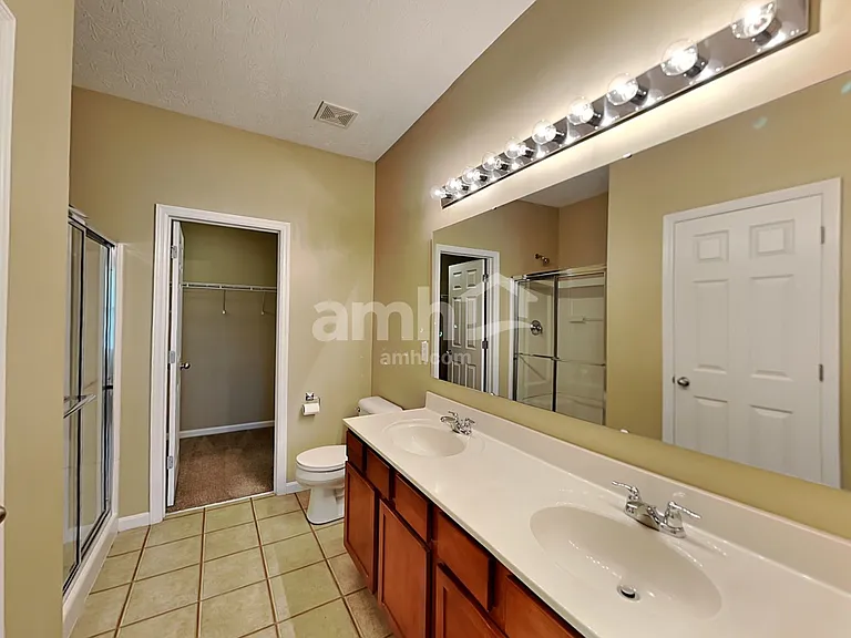 4207 N Yorkshire Sq — Photo 14