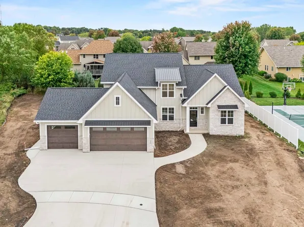 1450 Ava Hope Ct, De Pere, WI 54115