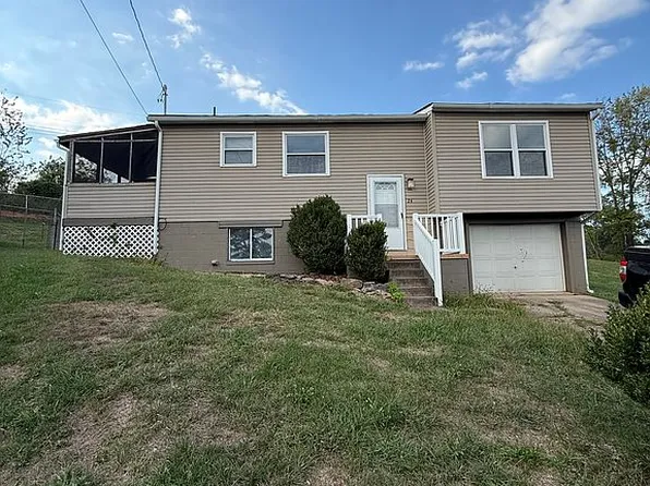 24 Rubles Ct, Parkersburg, WV 26104