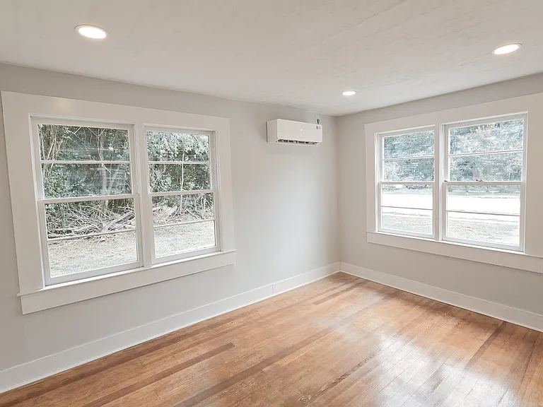 338 S Locust Ave — Photo 19