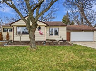 23151 Schroeder Ave, Eastpointe, MI