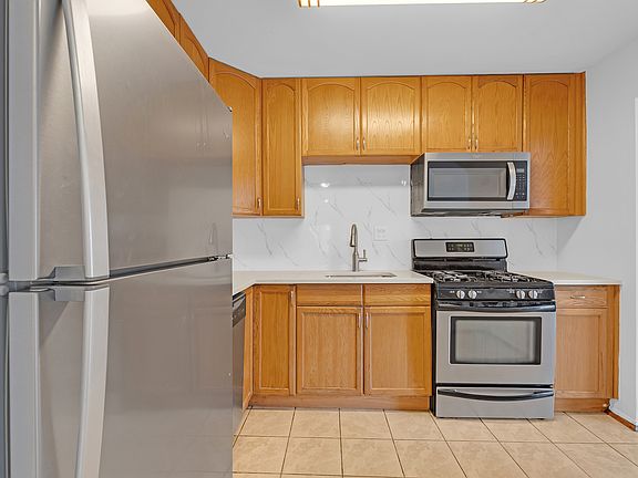 3rd image of 1515 E Churchill Dr Unit 102