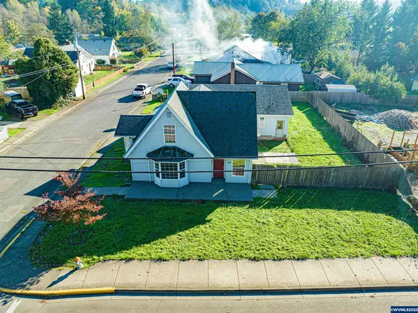 2293 Long St, Sweet Home, OR 97386