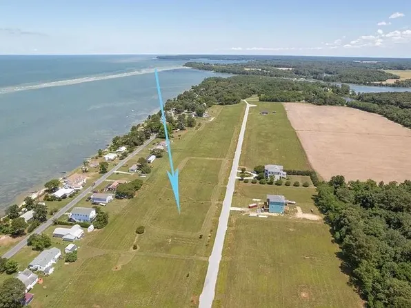 8 Candy Ln, Cape Charles, VA 23310