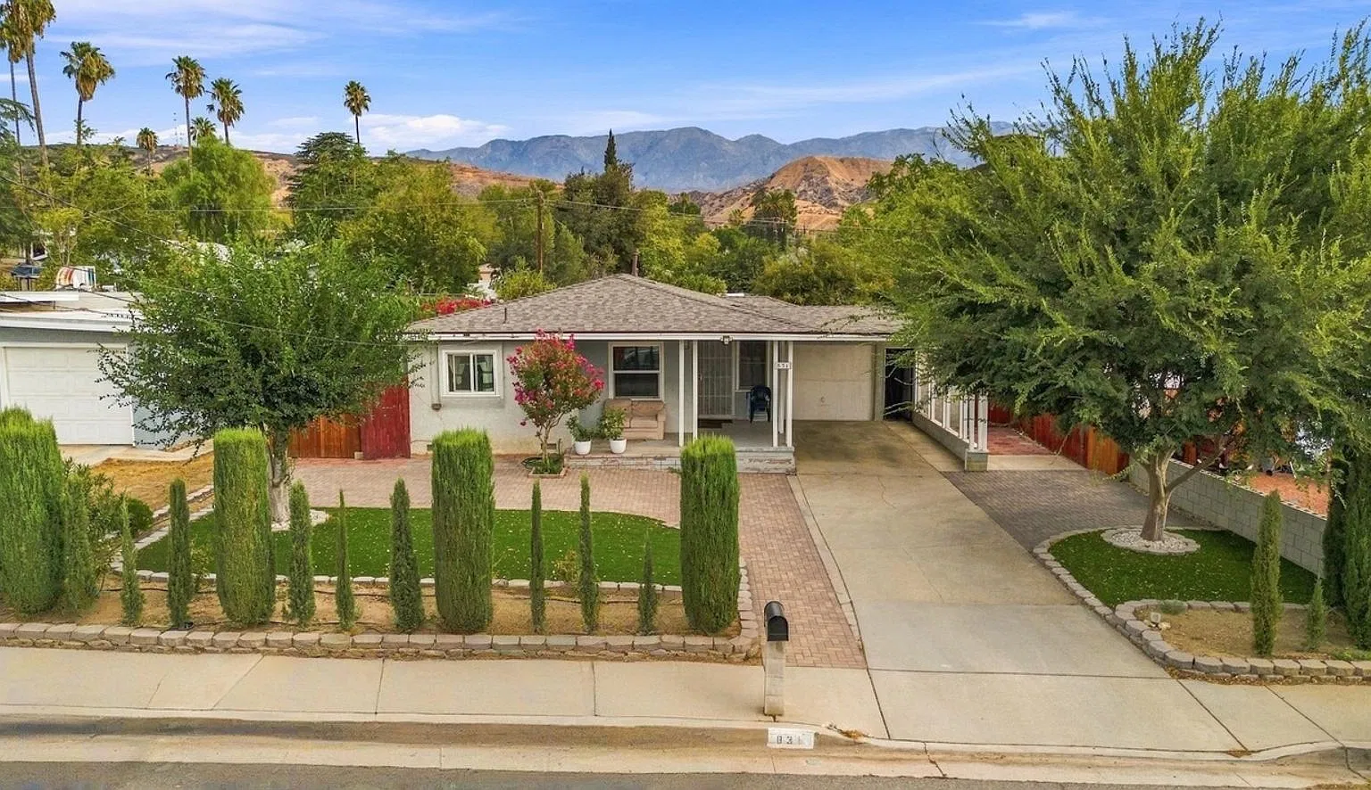 Charming 2BR House in Banning — Photo 1