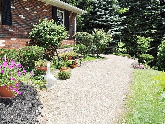 3rd image of 540 Rainbow Dr NW