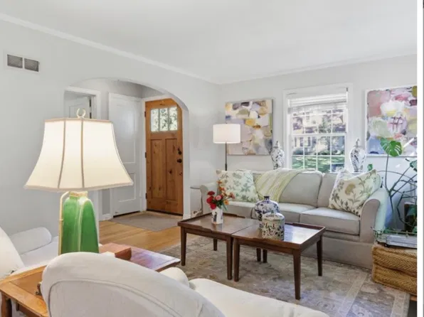 6832 Granada Ln, Prairie Village, KS 66208