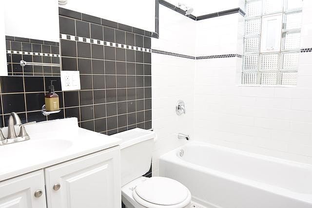 1st image of 3748 N Lakewood Ave