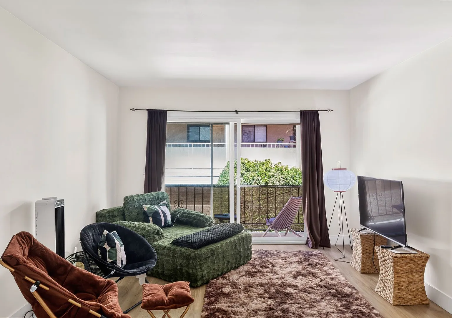 Charming 1 Bedroom Condo Just Blocks from the Beach! — Photo 1