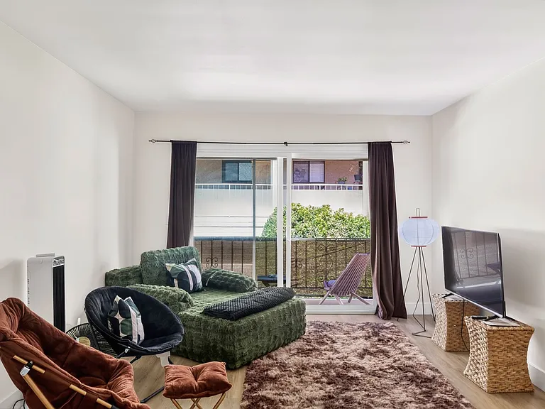 1250 E 3rd St #8 — Photo 1