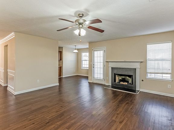 4th image of 20 Churchill Park Dr
