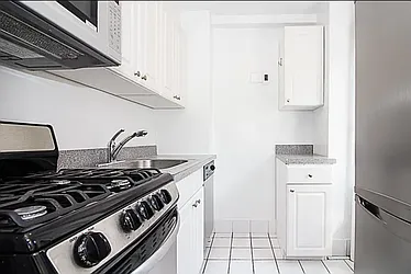 Rented by Manhattan Realty Group