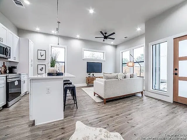 1035 S Pine St #401 — Photo 1