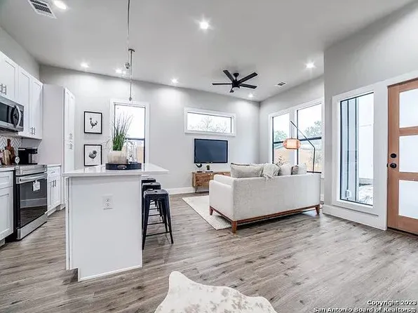 1035 S Pine St #401, San Antonio, TX 78210