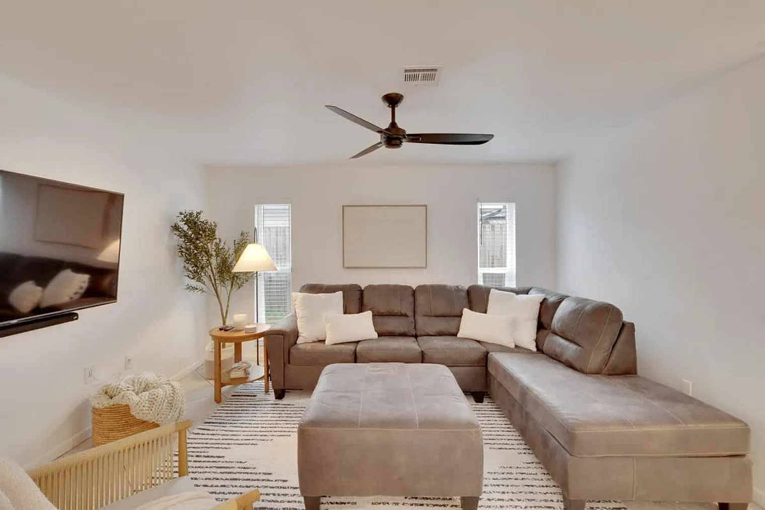 3 bed, 2.0 bath, $7,630 — Photo 2