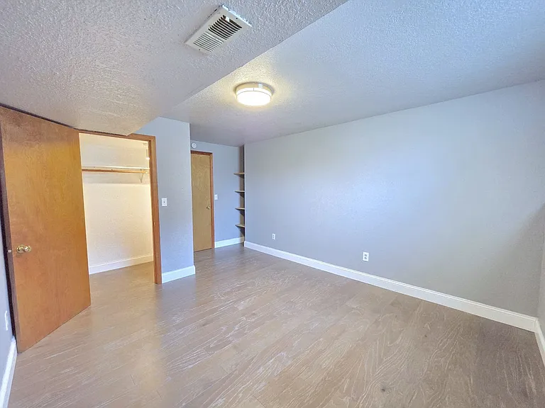 3425 E 61st Ave — Photo 39