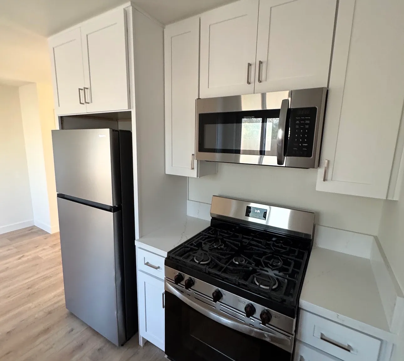 766 W Wilson St — Photo 3