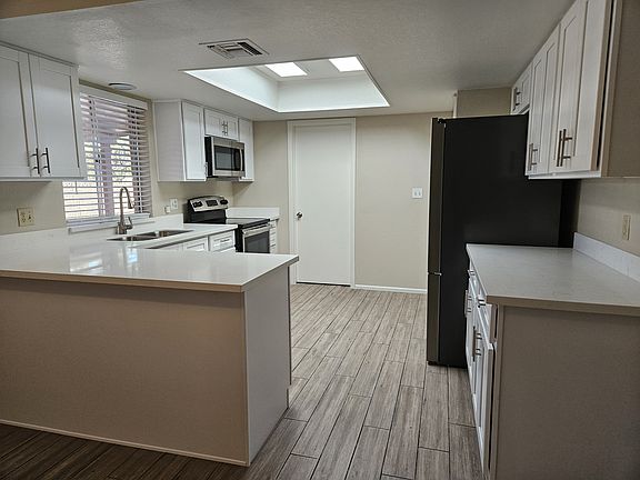 New Cabinets & Quartz Counters