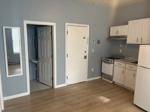 40 Carver St #10, Pawtucket, RI 02860