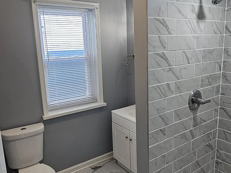 244 W Douglass St — Photo 17