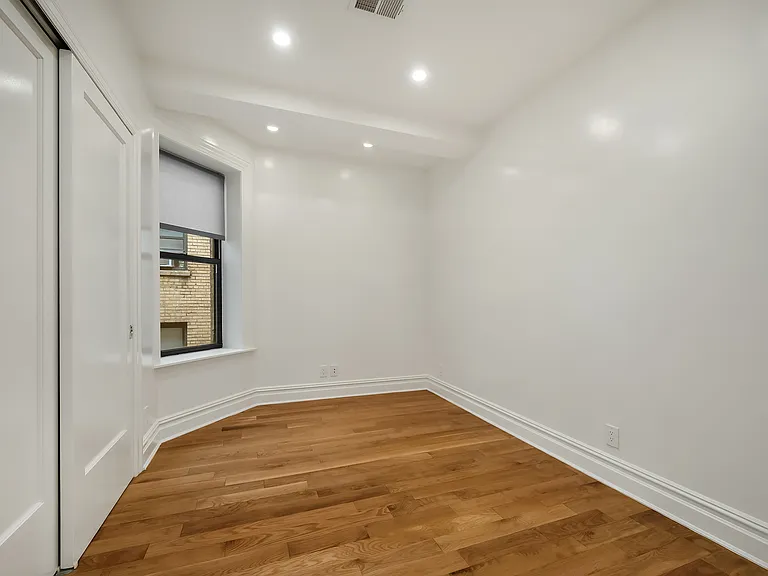 170 W 75th St #3B — Photo 9
