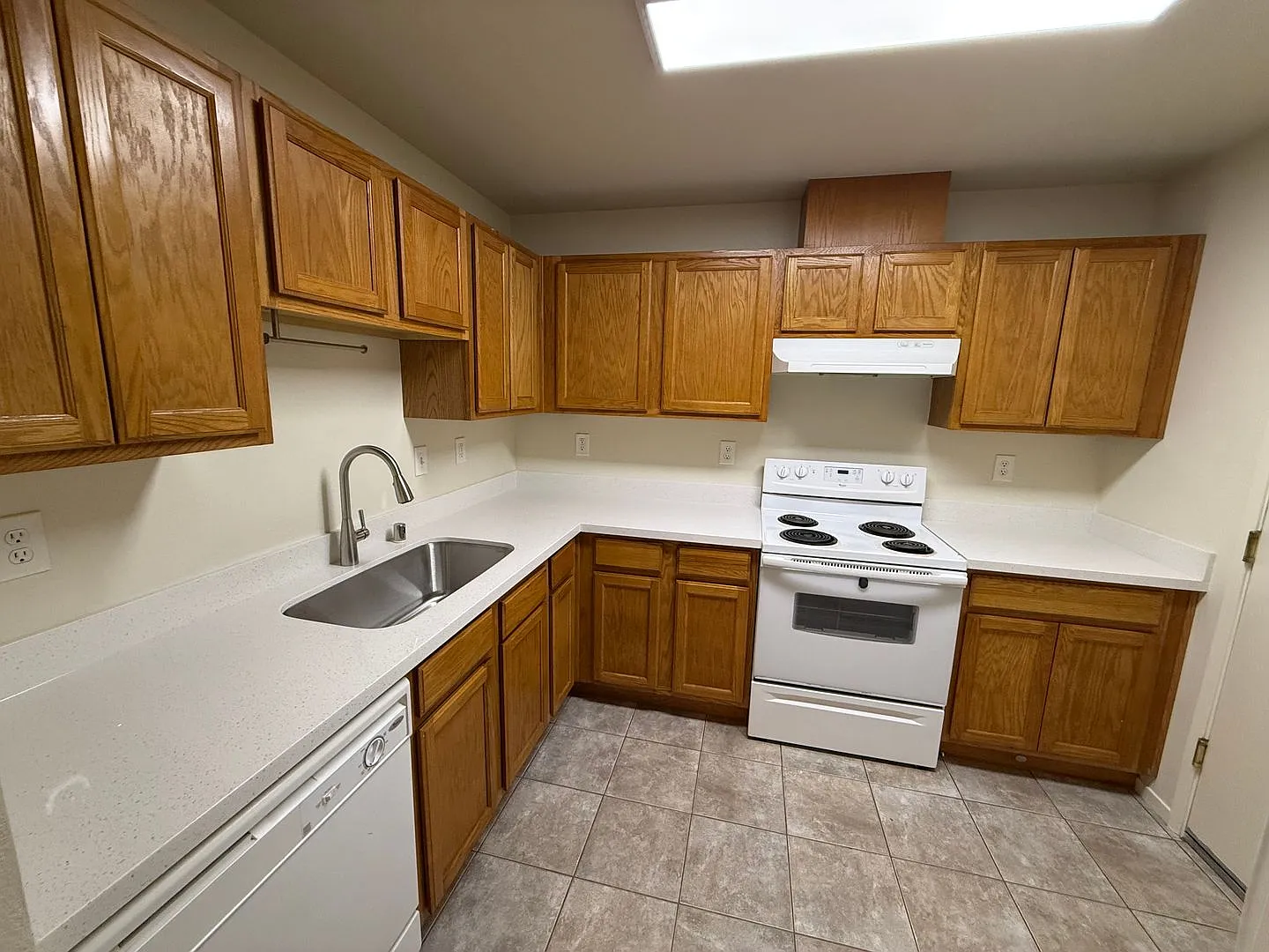 Three Bedroom Townhouse Style Apartment with Two Car Garage! — Photo 4