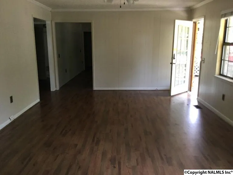 1205 Carter Cir NE — Photo 4