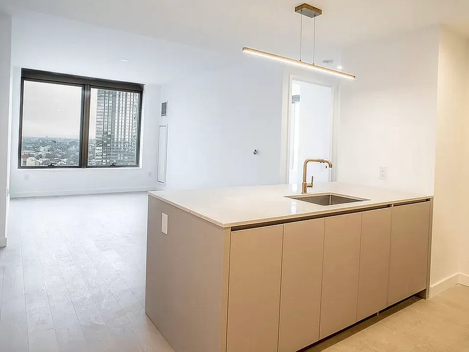 3 Court Sq #2607