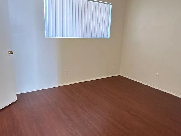 7723 Milton Ave — Photo 11