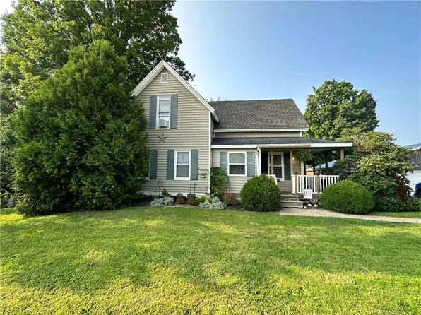 2430 E Center St, Waterford, PA 16441