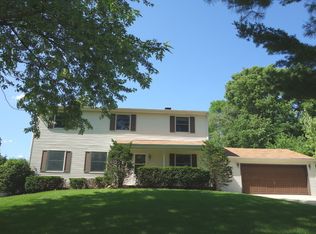 27W706 Parkview Ave, Warrenville, IL 60555