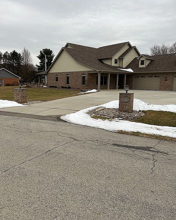 1st image of 1840 Lakeshore Dr