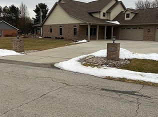 1840 Lakeshore Dr, Troy, OH 45373