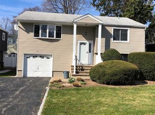 18 Sherman St, Huntington, NY 11743