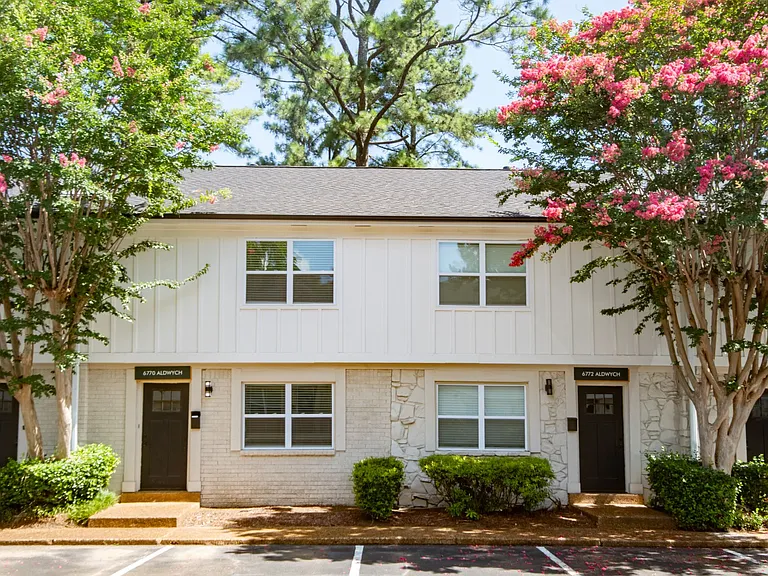 The Garden District Apartments — Photo 17