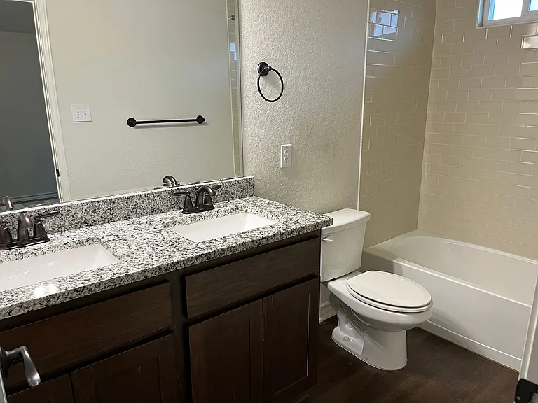 10334 Lynwood Vlg — Photo 15
