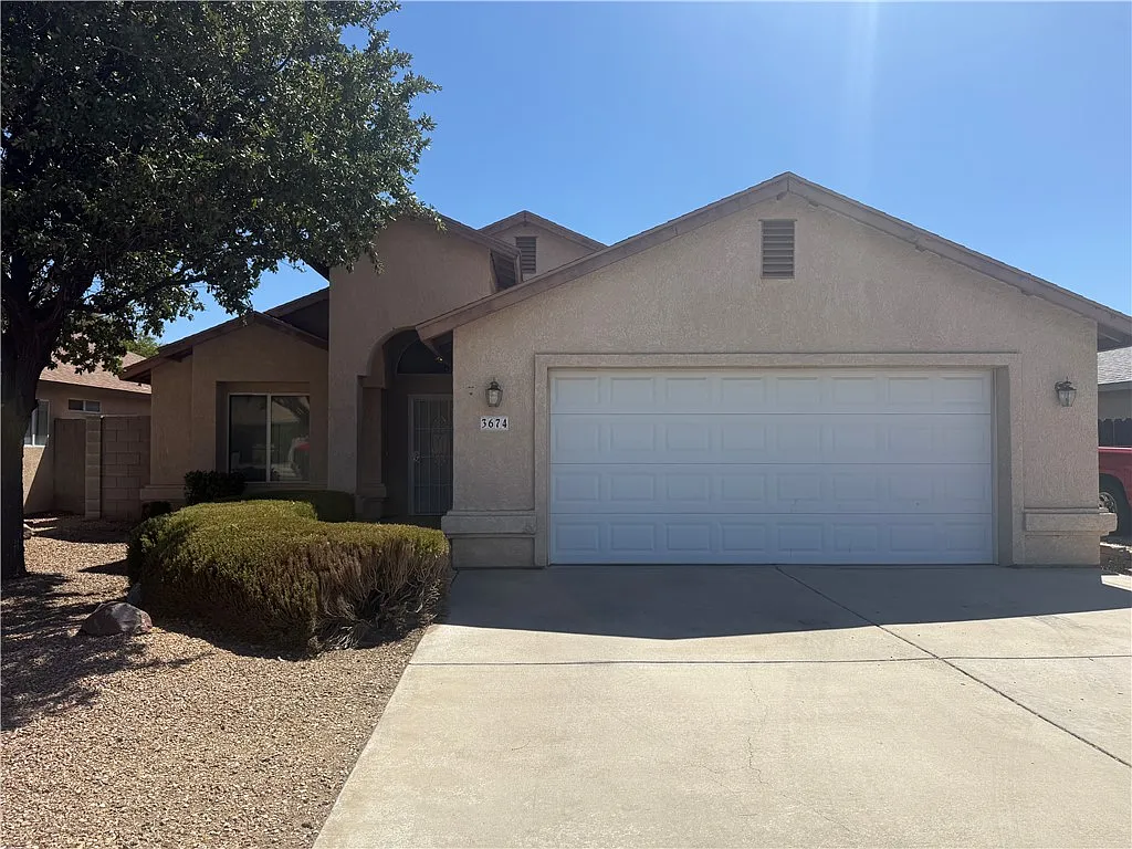 3 bed, 2.0 bath, 1502 sqft, $1,400 — Photo 1