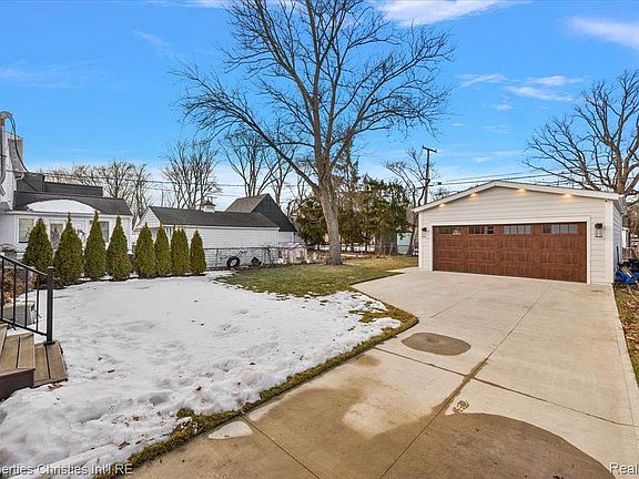 2nd image of 2191 Manchester Rd