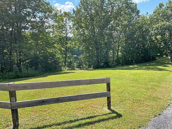 4th image of 1349 Sandy Ridge Rd